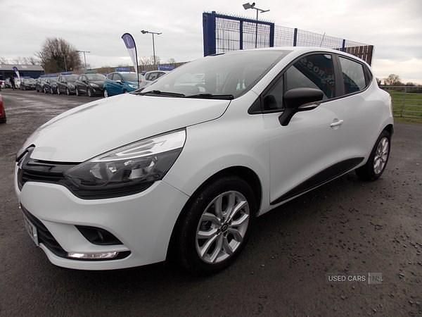 Used Renault Clio IV Play 2018 White Hatchback