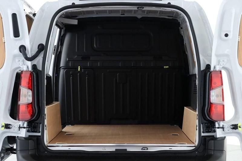 Used Peugeot Partner Premium 2023 White MPV