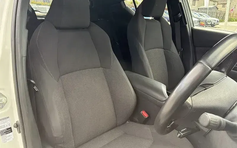 Used Toyota C-HR 122 HP (89 kW) 2019 White SUV