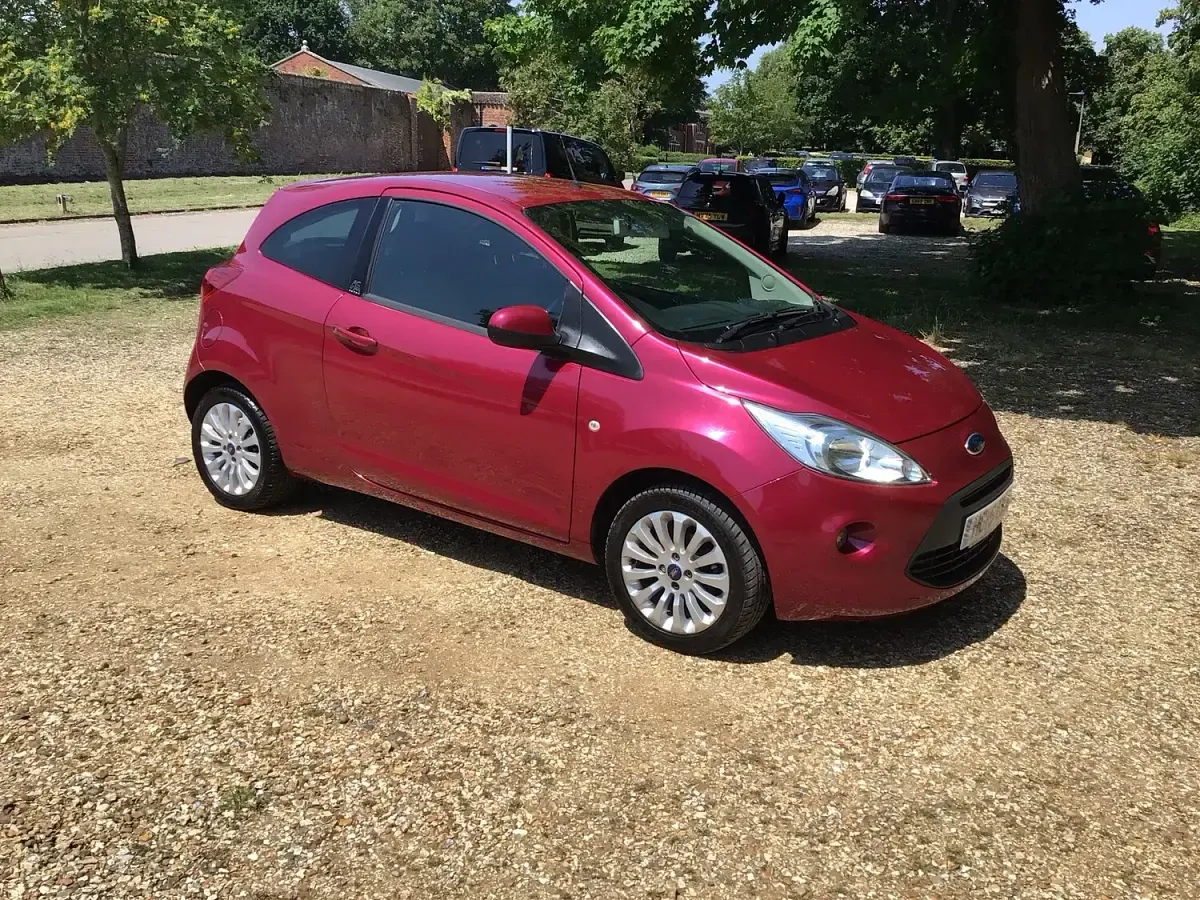 Used Ford Ka Zetec 69 HP (50 kW) 2015 Red Hatchback