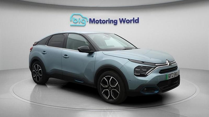 Begagnad Citroën e-C4 Shine 100 kW (136 HK) 2023 Halvkombi