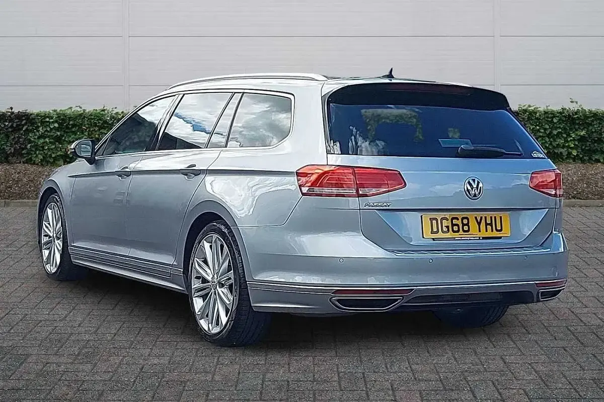 Used VW Passat R-line 190 HP (139 kW) 2018 Silver Estate
