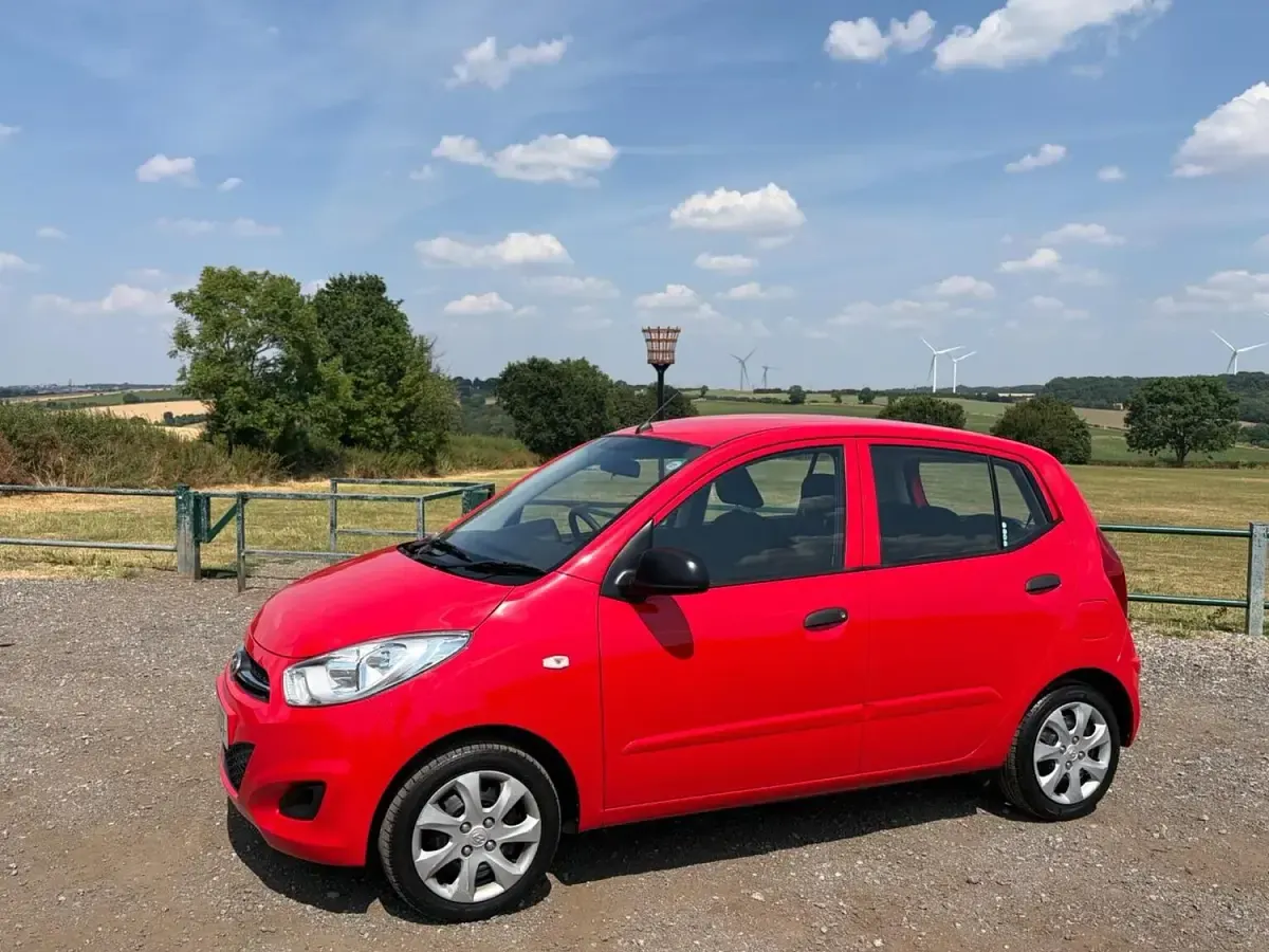 Used Hyundai i10 Classic 86 HP (63 kW) 2012 Red Hatchback