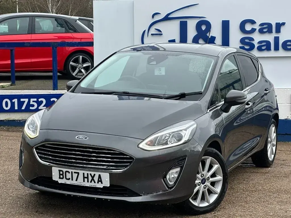 Used Ford Fiesta Titanium 125 HP (91 kW) 2017 Grey Hatchback