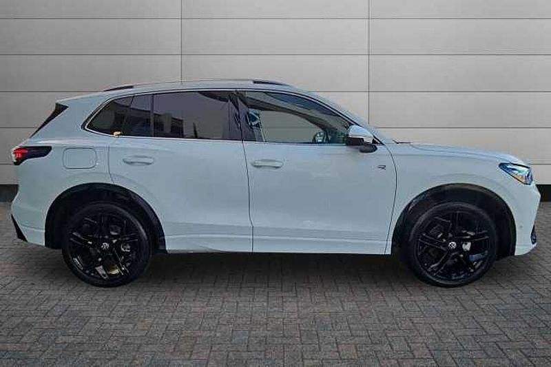 Used VW Tiguan R-line 150 HP (110 kW) 2025 Pure white SUV