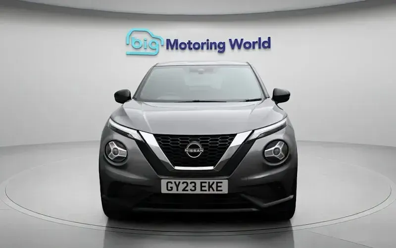 Używany Nissan Juke N-Connecta 114 KM (83 kW) 2023 Szary SUV