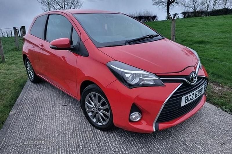 Used Toyota Yaris 2016 Red Hatchback