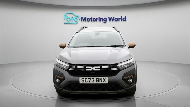Used Dacia Jogger Extreme 141 HP (103 kW) 2024 Grey MPV