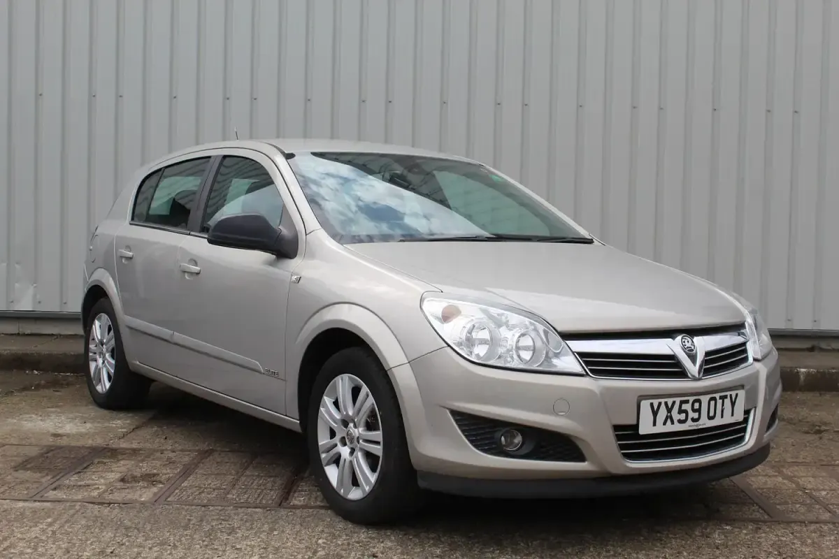 Used Vauxhall Astra Elite 115 HP (84 kW) 2009 Silver Hatchback
