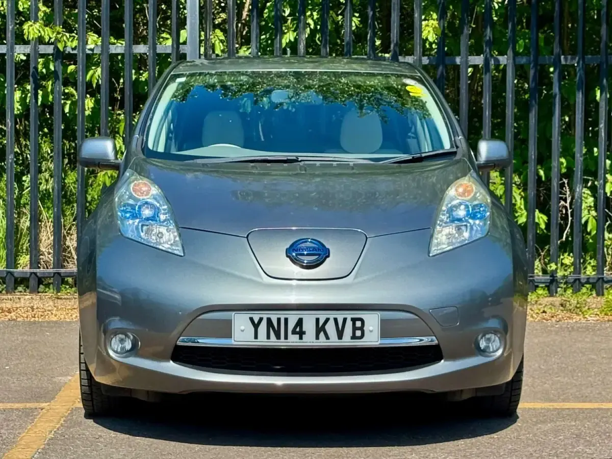 Second-hand Nissan Leaf 360º 80 kW (109 CP) 2014 Gri Hatchback
