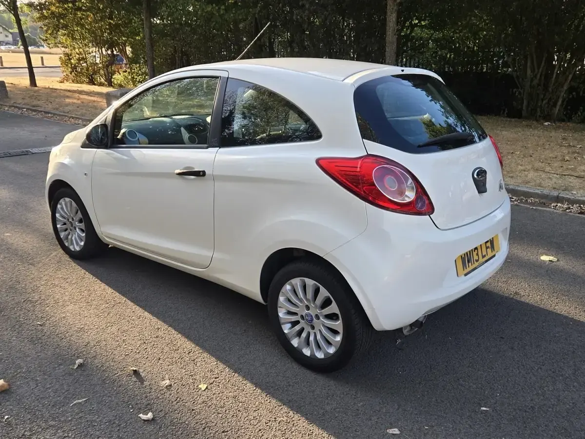 Used Ford Ka Studio 69 HP (50 kW) 2013 White Hatchback