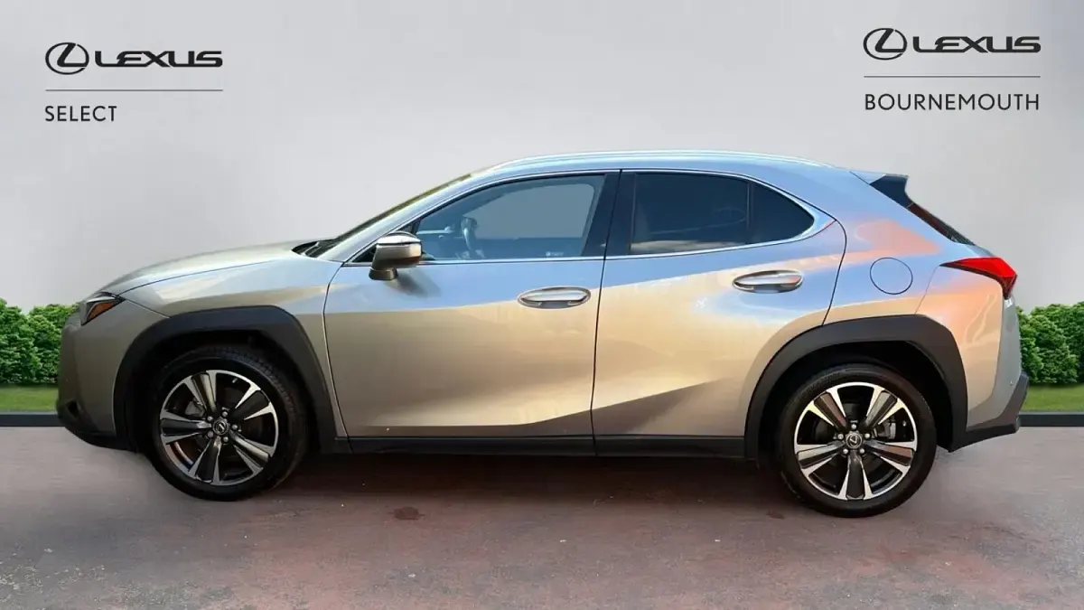 Usado Lexus UX 184 HP (135 kW) 2019 Prateado SUV