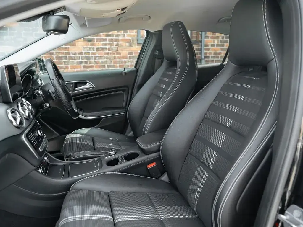 Used Mercedes GLA180 Urban 122 HP (89 kW) 2018 Black SUV