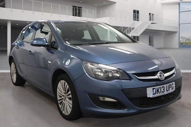 Blue Used 2013 Vauxhall Astra Hatchback | £2,190 (Good price) - Image 1/1