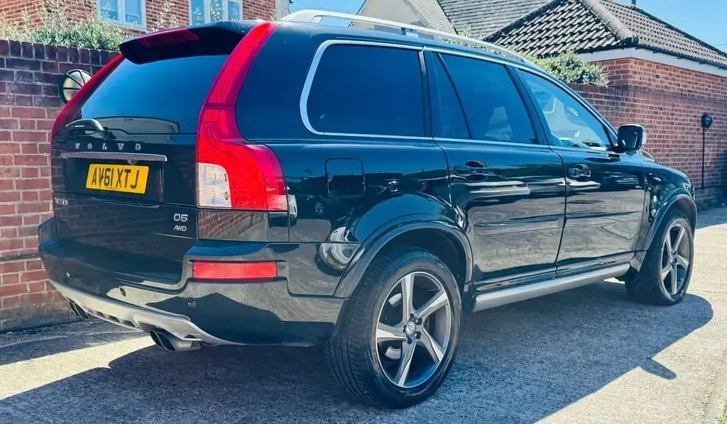 Usado Volvo XC90 R-Design 200 HP (147 kW) 2012 Preto SUV