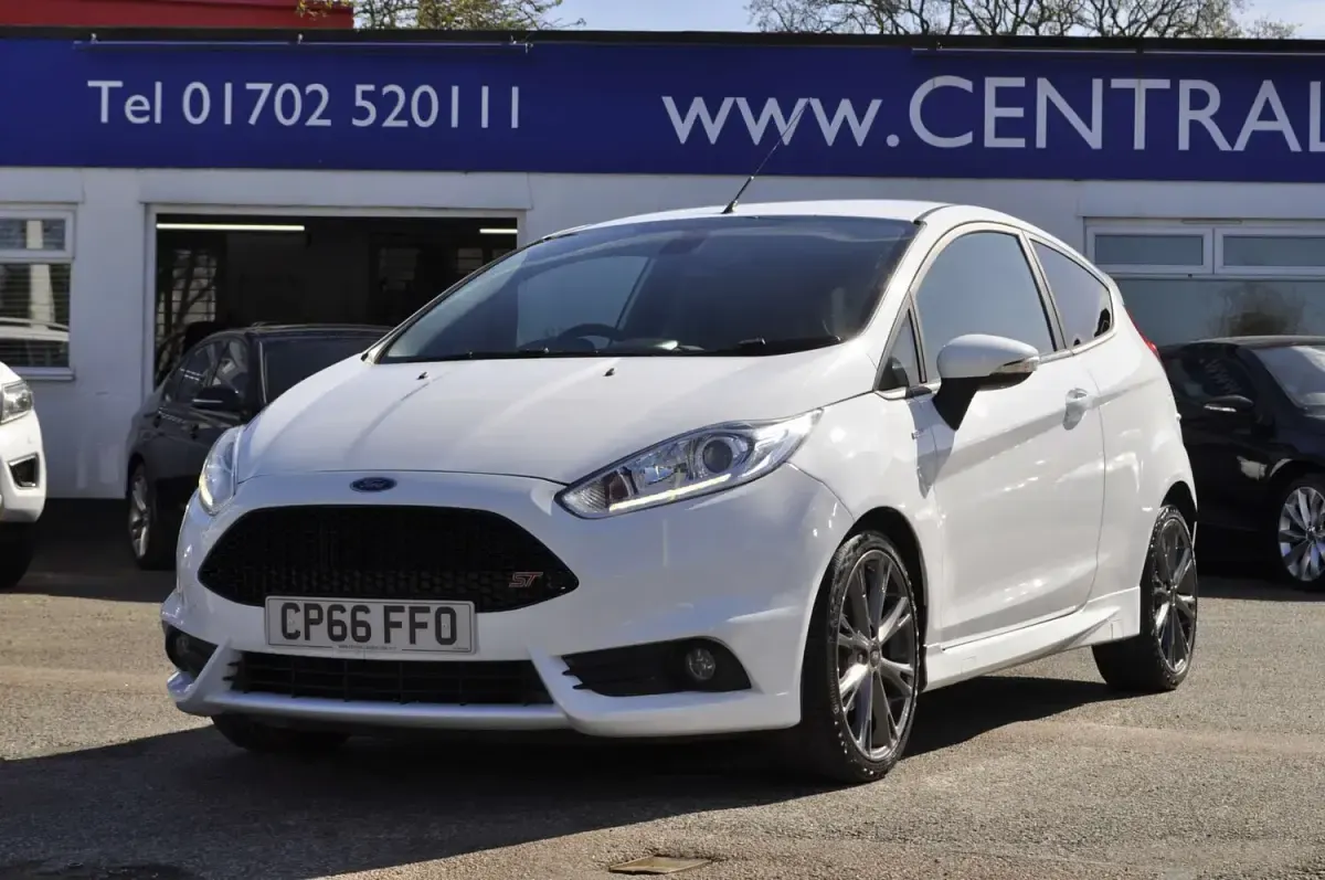 Used Ford Fiesta ST-Line 140 HP (102 kW) 2016 White Hatchback