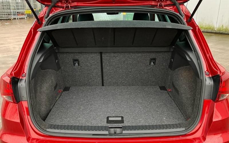 Used Seat Arona FR Sport 116 HP (85 kW) 2025 Red SUV