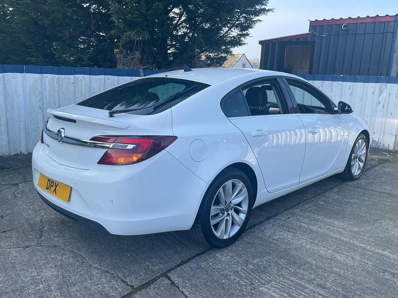 Second-hand Vauxhall Insignia SRi 140 CP (102 kW) 2016 Alb Hatchback