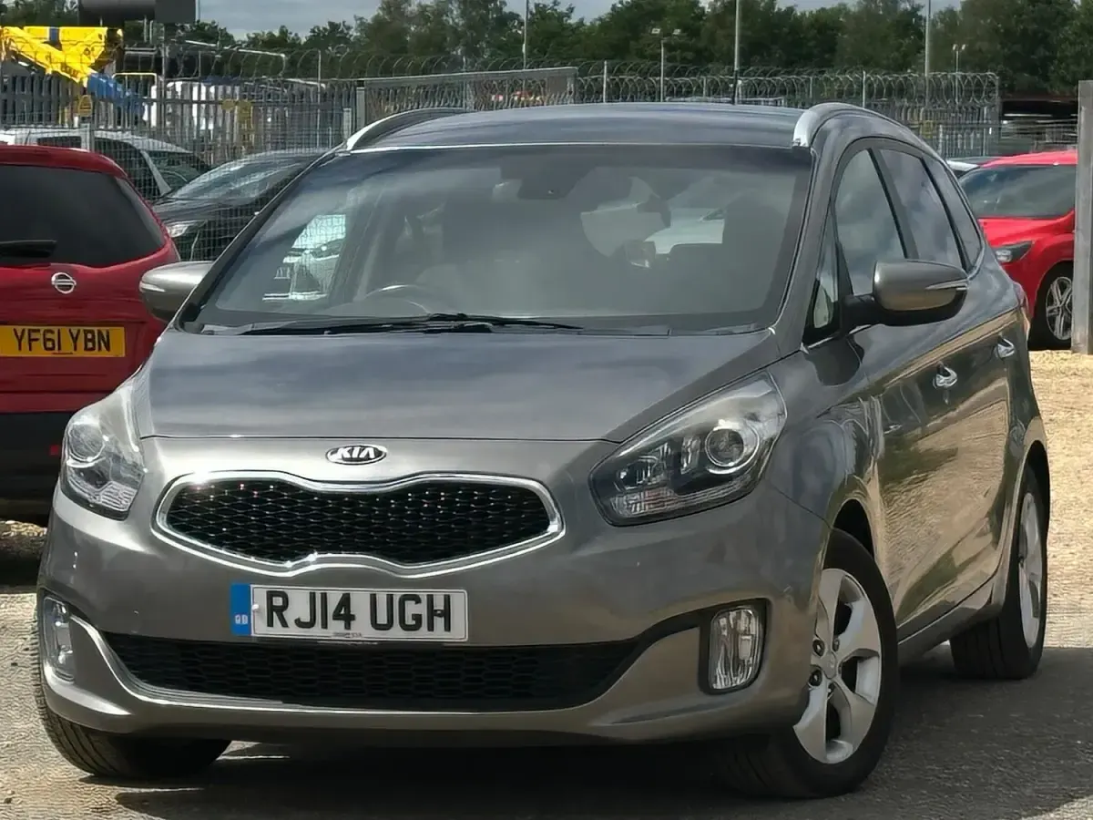 Used Kia Carens 134 HP (98 kW) 2014 Silver MPV