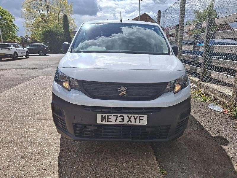 Second-hand Peugeot Partner Premium 102 CP (75 kW) 2024 Alb Monovolum