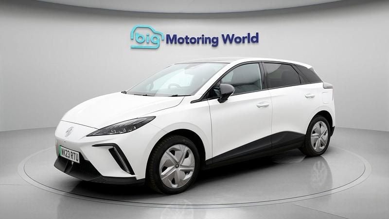 Used MG MG4 EV Trophy 147 kW (201 HP) 2023 White Hatchback