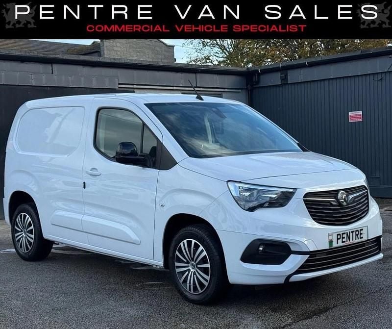 Used Vauxhall Combo 100 HP (73 kW) 2023 White MPV