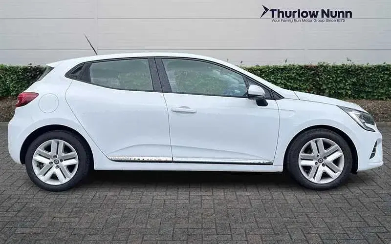 Used Renault Clio Play 101 HP (74 kW) 2020 White Hatchback