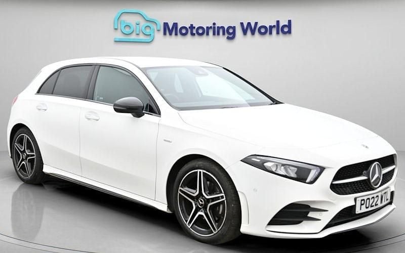 Used Mercedes A180 AMG Line Premium 136 HP (100 kW) 2022 White Hatchback
