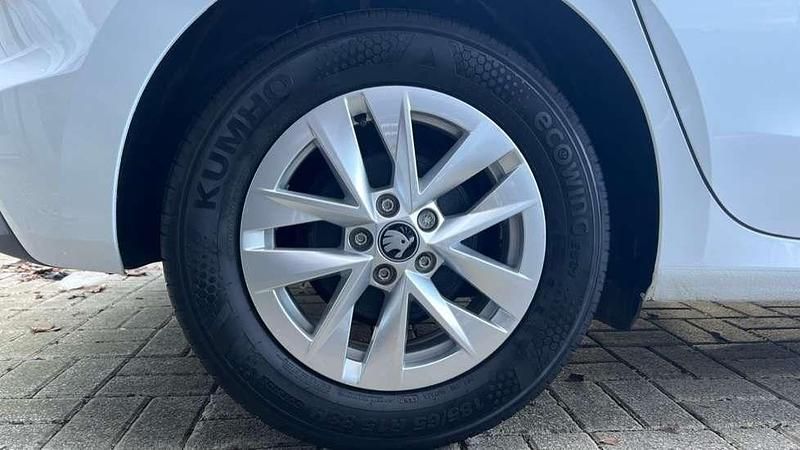 Used Skoda Fabia SE 95 HP (69 kW) 2025 White Hatchback