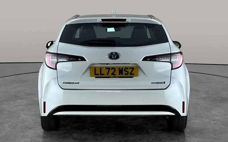 Used Toyota Corolla 122 HP (89 kW) 2023 White Estate