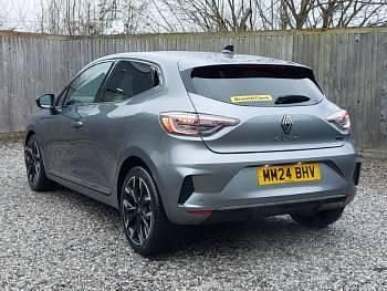 Usado Renault Clio V Techno 143 CV (105 kW) 2024 Gris Utilitario