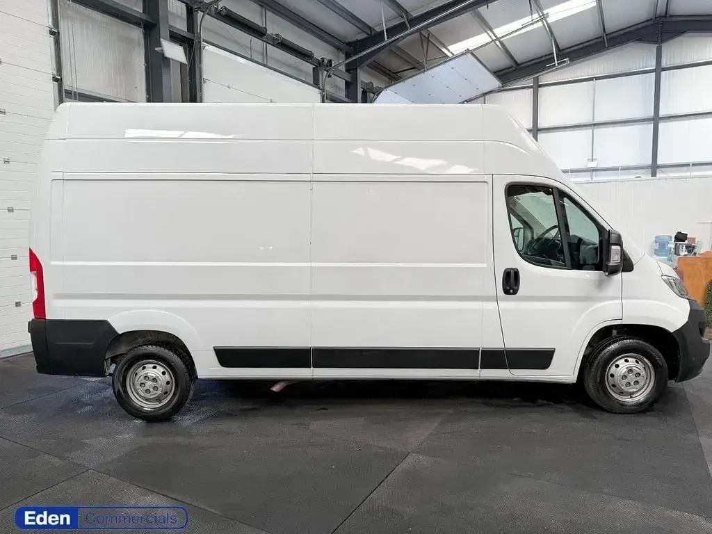 Usado Citroën Relay 140 HP (102 kW) 2023 Branco Van
