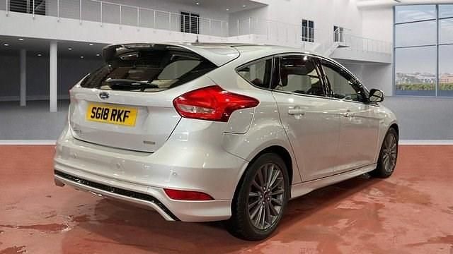 Used Ford Focus ST-Line 140 HP (102 kW) 2018 Silver Hatchback