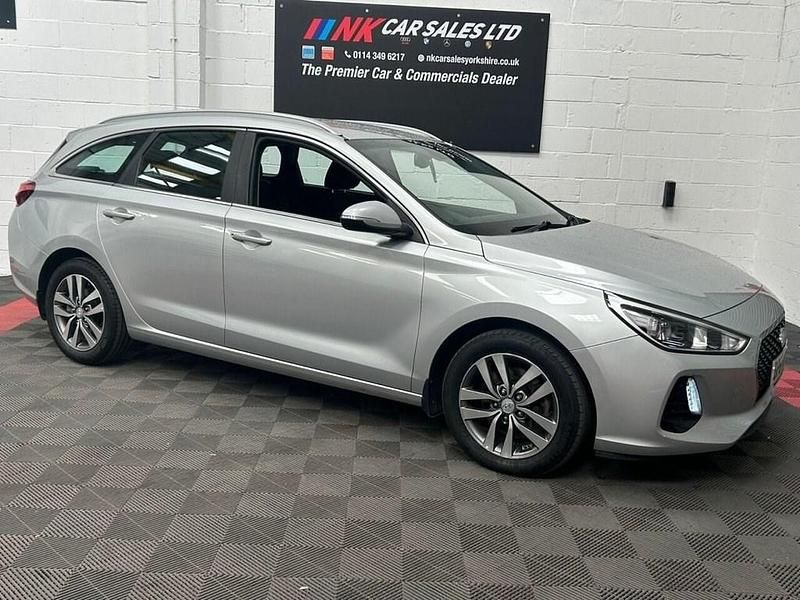 Silver Used 2018 Hyundai i30 SE Estate | £5,750 (Fair price) - Image 1/4