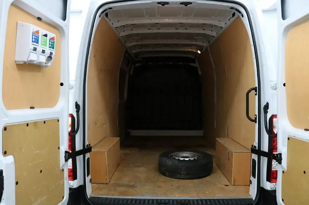 Begagnad Renault Master Business 135 HK (99 kW) 2022 Vit Minibuss