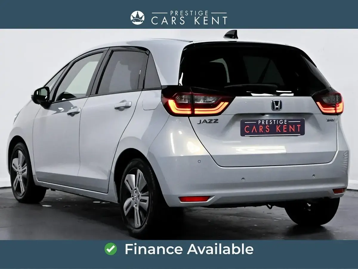 Used Honda Jazz Hybrid 109 HP (80 kW) 2021 White Hatchback