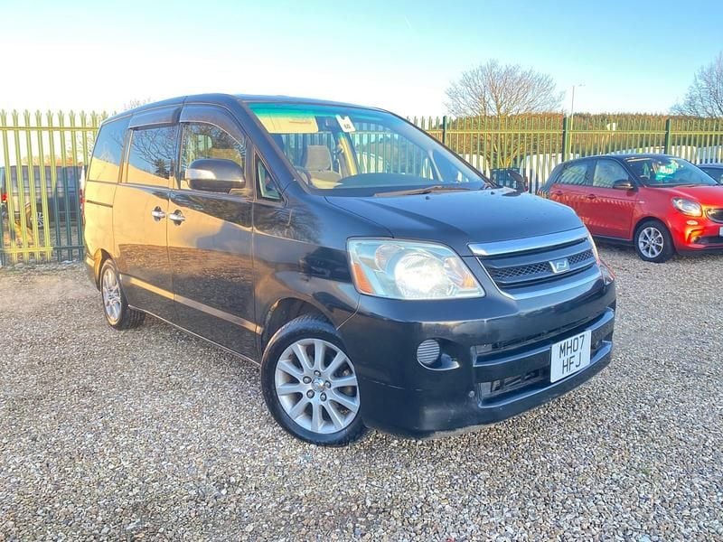 Black Used 2017 Toyota Noah MPV | £3,995 (Super price) - Image 1/3