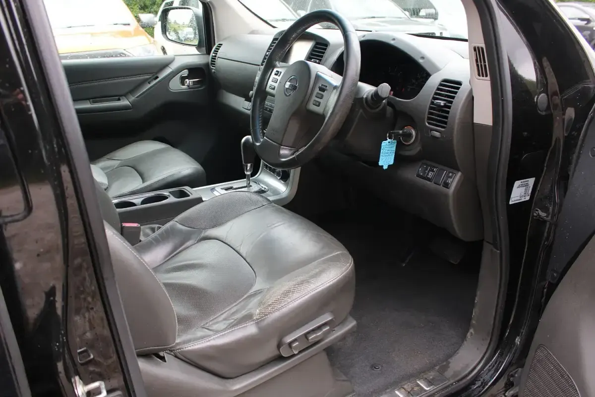 Used Nissan Navara Tekna 2014 Black Pickup