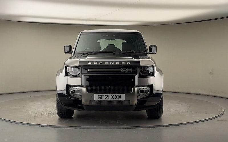 Used Land Rover Defender 300 HP (220 kW) 2024 Estate