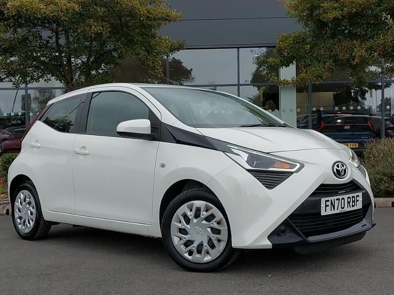 White Used 2020 Toyota Aygo X-play Hatchback | £9,298 (Fair price) - Image 1/4