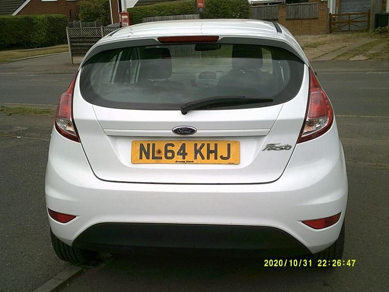 White Used 2014 Ford Fiesta Zetec Hatchback | £4,150 (Fair price) - Image 1/4