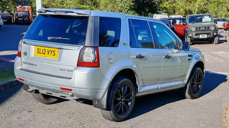 Used Land Rover Freelander 2 HSE 190 HP (139 kW) 2012 Metallic silver SUV