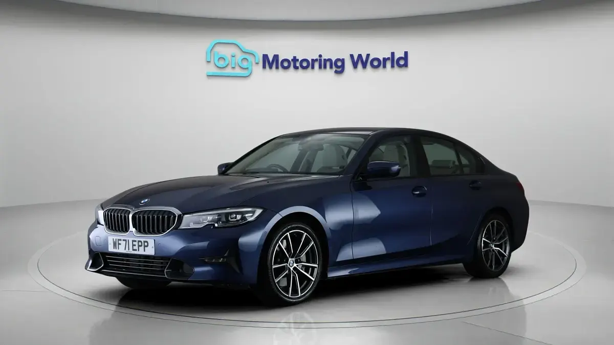 Used BMW 330 Sport Line 254 HP (186 kW) 2021 Blue Sedan