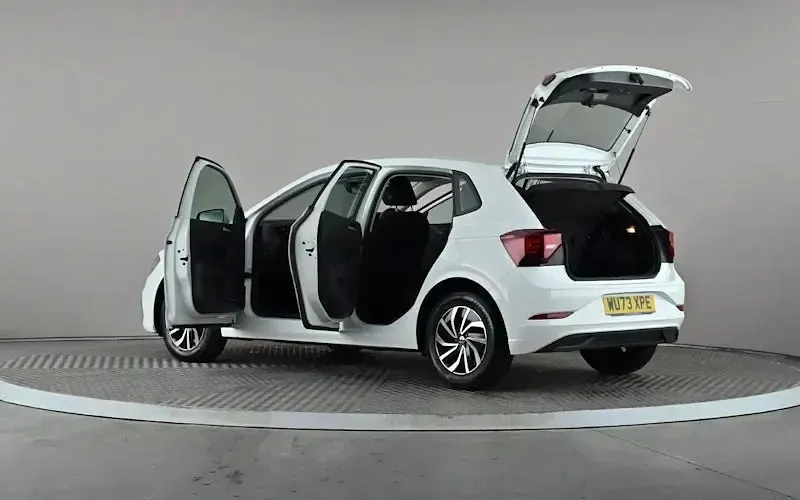 Used VW Polo Life 80 HP (58 kW) 2023 White Hatchback
