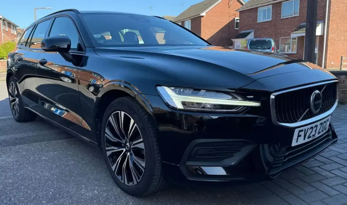 Usado Volvo V60 Core 2023 Preto Carrinha