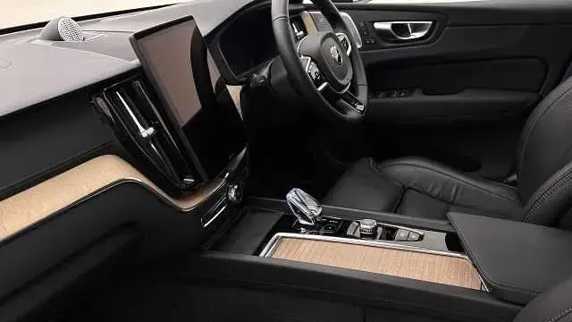 Usado Volvo XC60 Ultra 250 CV (183 kW) 2025 Azul SUV