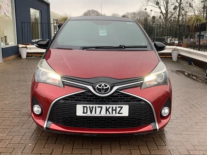 Used Toyota Yaris Design 99 HP (72 kW) 2017 Red Hatchback