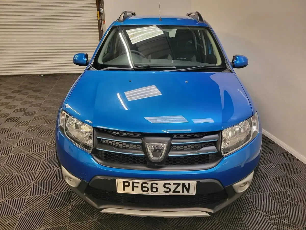 Used Dacia Sandero Lauréate 90 HP (66 kW) 2016 Blue Hatchback
