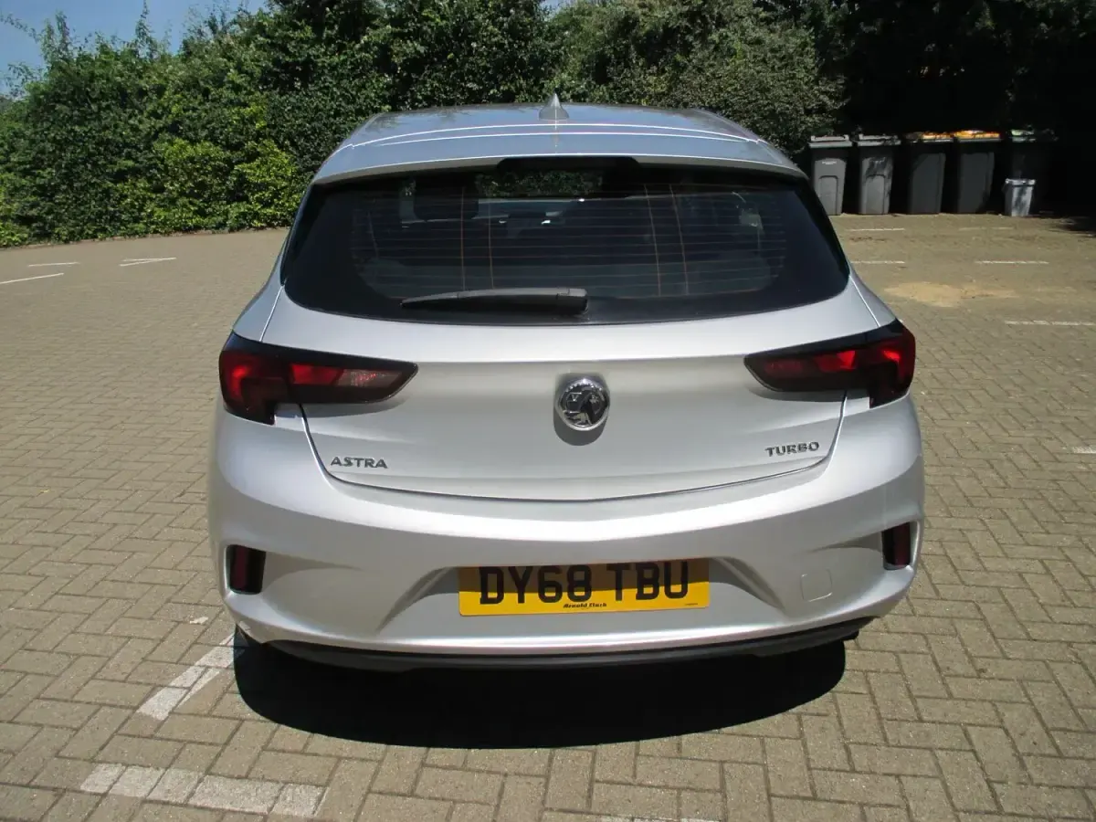 Used Vauxhall Astra SRi 150 HP (110 kW) 2018 Silver Hatchback