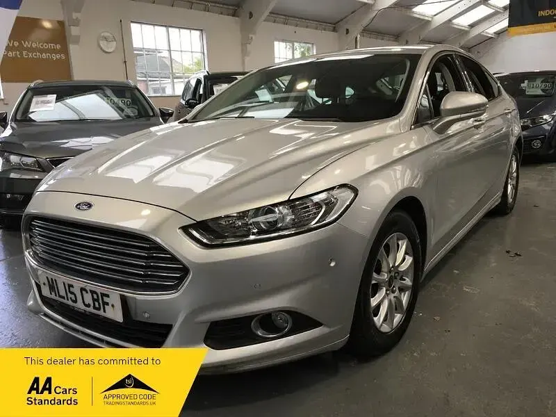 Used Ford Mondeo Zetec 160 HP (117 kW) 2015 Silver Hatchback